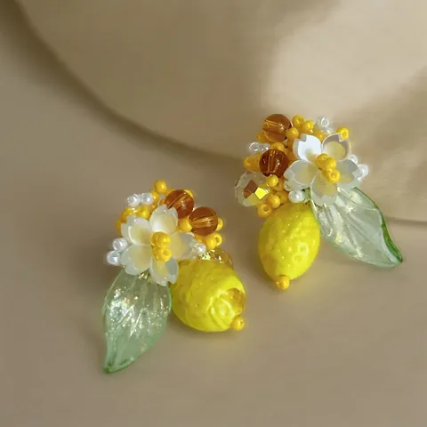 Orecchini a Bottone a Forma di Fiore di Limone con Perline Fatte a Mano Orecchini in Resina per Vacanze Estive da Donna