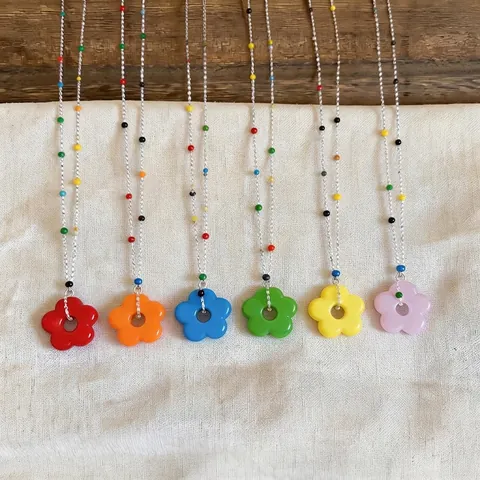 Dopamine Style Glass Flower Pendant Necklace For Women Summer Colorful Beaded Copper Chain Sweet Cool Temperament Jewelry Neckwear