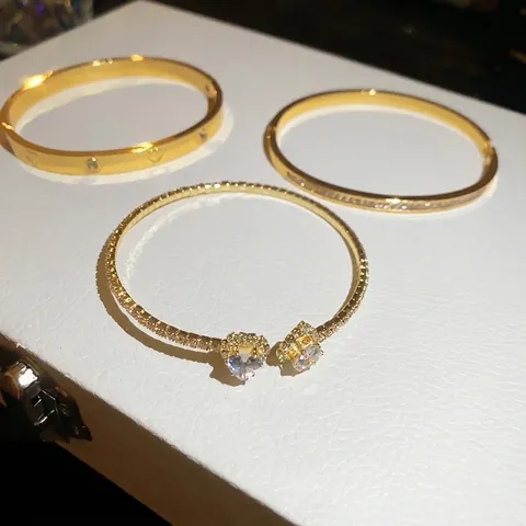 Light Luxury Gold Plated Copper Heart Bangle Bracelet With Rhinestones Elegant Fashion Jewelry Hand Cuff For Women