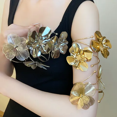 Metallische Textur Blume Schmetterling Armreif Damen Europäische Mode Minimalistische Offene Bangle Oberarm Schmuck Hochwertiges Eisen Galvanisiertes Zubehör