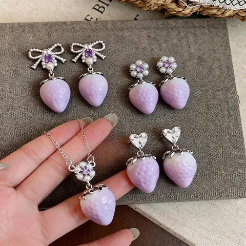 Süßes Lila Erdbeere Schmuckset Für Damen Kupfer Harz Künstliche Perle Herz Schleife Halskette Ohrringe Mit 925 Silber Stift