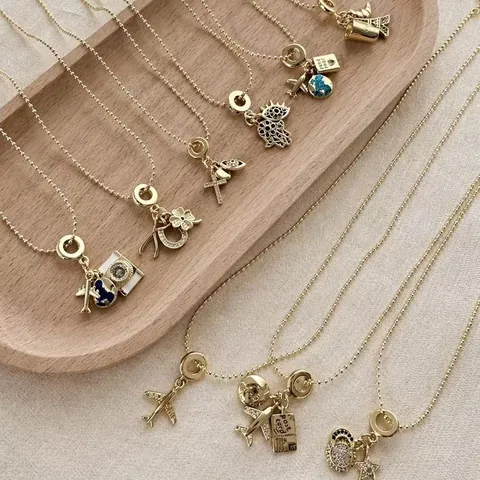 Collier Pendentif Voyage Spatial pour Femmes en Cuivre Plaqué Or Chaîne à Billes Avion Globe Strass Bijoux Accessoires