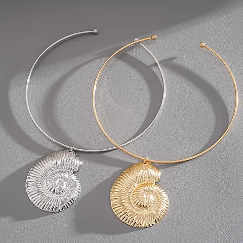 Vintage Metal Style Conch Pendant Choker Necklace Bold Statement Textured Spiral Shell Collar For Women Jewelry Gift