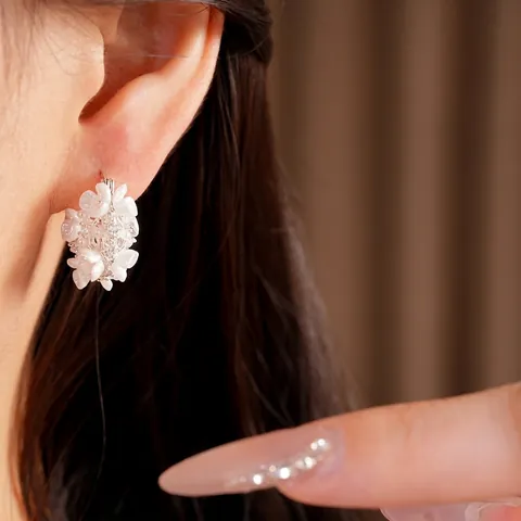 Luxury Copper Zirconia Flower Basket Hoop Earrings For Women Sweet Resin White Floral Artificial Pearl Silver Earring Post Jewelry