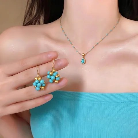 Conjunto de Joyas para Mujer con Pendientes de Botón con Borla Redonda y Collar con Colgante de Gota de Cobre Chapado en Oro de 18K