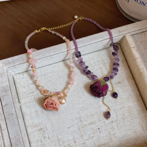 Collier en Perles de Cristal Artificiel Fait à la Main Avec Pendentif Fleur de Rose Séchée Verre Améthyste Femme Bijoux