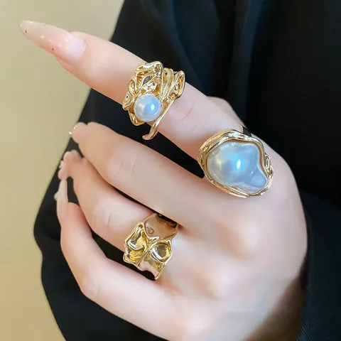 Luxe Dames Ringenset Met Onregelmatige Kunstparel Goudkleurige Legering Getextureerde Oversized Statement Vingerringen Voor Feestjes Mode Sieraden