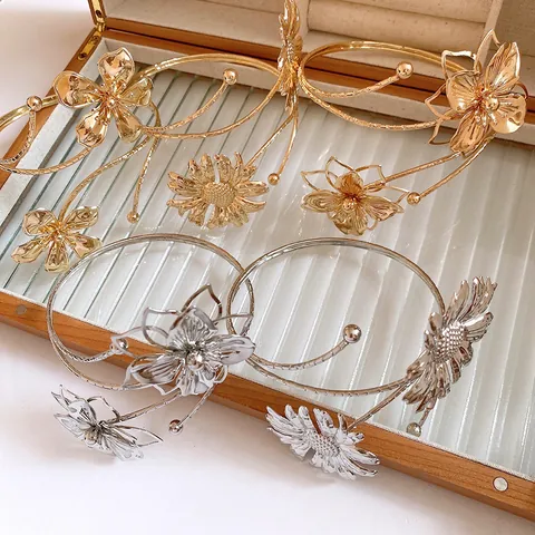 European Style Metal Wrinkled Flower Arm Cuff Bracelet Elegant Pleated Floral Upper Armband Adjustable Gold Silver Jewelry