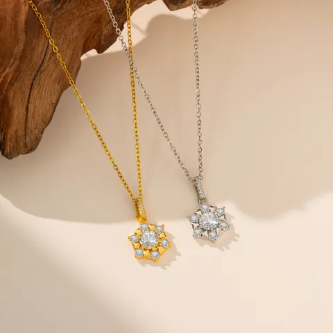 Collana con Ciondolo a Fiocco di Neve in Zirconia e Acciaio al Titanio di Lusso Elegante Catena per Clavicola Placcata Oro Argento Gioielli da Donna