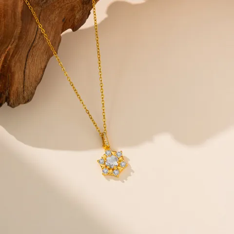Collana con Ciondolo a Fiocco di Neve in Zirconia e Acciaio al Titanio di Lusso Elegante Catena per Clavicola Placcata Oro Argento Gioielli da Donna