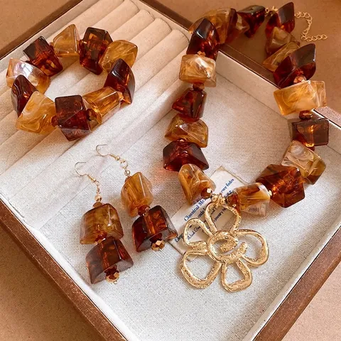 Retro Maillard Acryl Blume Halskette Armband Und Ohrringe Bernstein Braun Goldton High End Modeschmuck Für Damen