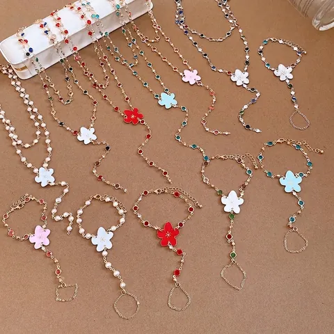 Collier Pendentif Fleur en Alliage de Luxe Émail Incrusté de Strass Chaîne de Clavicule Bracelet avec Bague Intégrée Ensemble pour Femmes Bijoux Style Ins