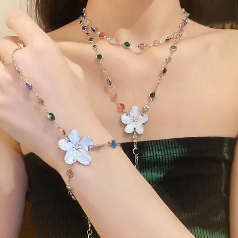 Collier Pendentif Fleur en Alliage de Luxe Émail Incrusté de Strass Chaîne de Clavicule Bracelet avec Bague Intégrée Ensemble pour Femmes Bijoux Style Ins