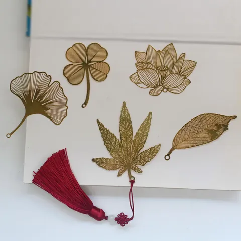 Vintage Brass Hollow Leaf Vein Bookmark Gold Metal Lotus Ginkgo Leaf Page Marker Stationery Gift For Students Teachers