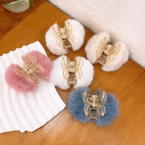 Women'S Minimalist Solid Color Rabbit Fur Hair Claws