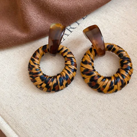 Silver Needle Leopard Print Resin Geometric Round Pendant Earrings Vintage Melad Style Stud Earrings Niche Earrings For Women