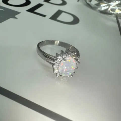 Bague Halo Tournesol en Acier Titane Avec Opale Artificielle Ovale Et Strass Mode Simple Bijoux Minimalistes Pour Femmes Cadeau