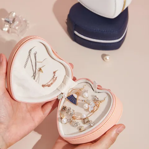 Joyero Portátil en Forma de Corazón Cuero PU Organizador de Joyas de Viaje para Pendientes Anillos Collares Estuche de Almacenamiento Regalo Mujer