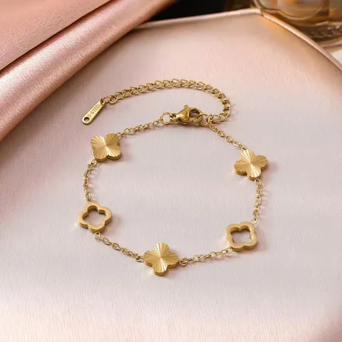 Damen 18K Vergoldet Edelstahl Schmuckset Hohl Graviert Vierblättriges Kleeblatt Halskette Armband Ohrringe Mode Accessoires