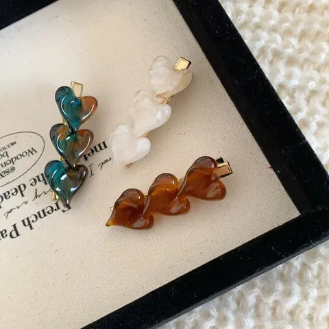 Retro Three Heart Shaped Hair Clip For Women Korean Style Resin Duckbill Side Bangs Clip Vintage Marble Pattern Hair Accessory