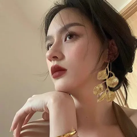 Boucles d'Oreilles Pendantes Vintage Alliage Or Feuille Métal pour Femme Niche Française Longues Boucles de Fête Bijoux Mode