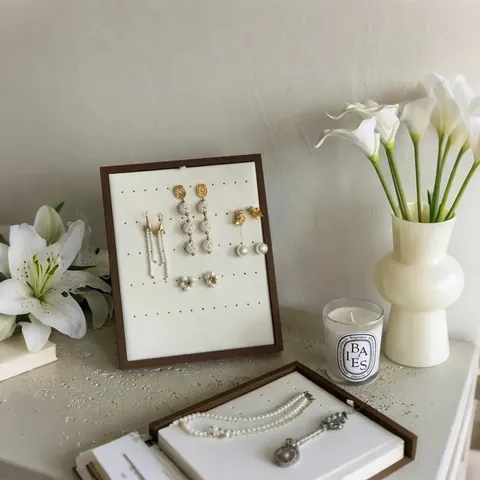 Présentoir à Bijoux en Bois de Noyer Organisateur de Boucles d'Oreilles Vertical Porte-Bague Doublure en Velours pour Bijoux