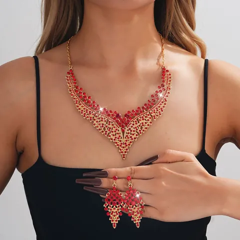 Luxe Legering Strass Sieradenset Voor Dames Opvallende V-Vormige Ketting En Oorbellen Voor Bruiloft Feest Bruidsaccessoires