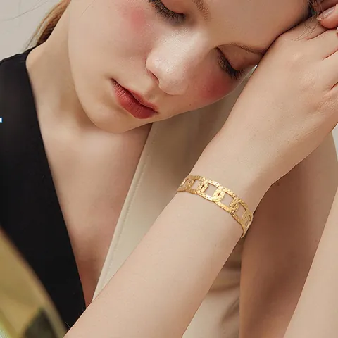 Bracciale Rigido in Acciaio Inossidabile Placcato Oro Design Geometrico a Maglia Traforata Aperto Per Donna Gioielli Moderni