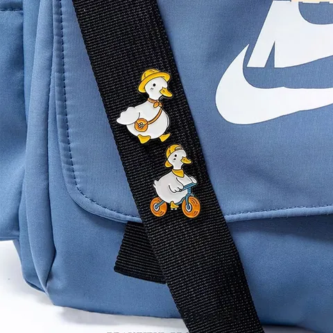 Kawaii Cartoon Ente Emaille Anstecknadel Legierung Tier Abzeichen Gelb Weiß Ente Brosche Für Tasche Kleidung Dekoration Zubehör Geschenk