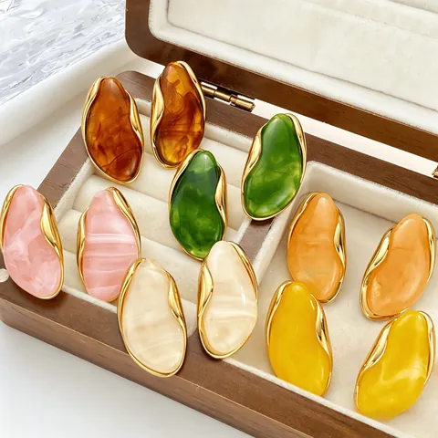 Unregelmäßige Bunte Harz Ohrstecker Für Damen Nischen Design Geometrische Vergoldete Edelstahl Stecker Leichter Luxus Mode Schmuck