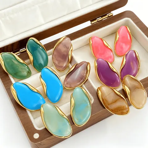 Unregelmäßige Bunte Harz Ohrstecker Für Damen Nischen Design Geometrische Vergoldete Edelstahl Stecker Leichter Luxus Mode Schmuck