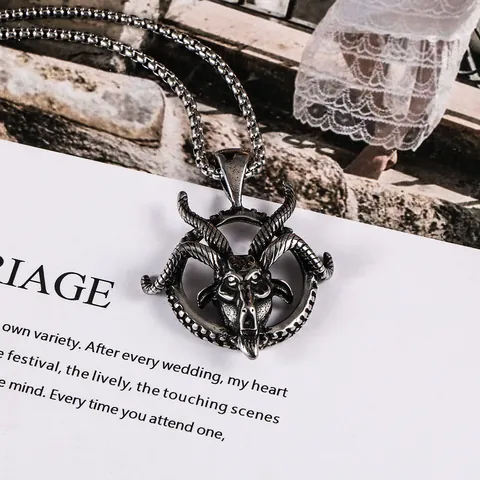 Collana con Pendente a Testa di Capra in Acciaio Inossidabile Vintage Gotico Baphomet Animale Cerchio per Uomo Gioielli