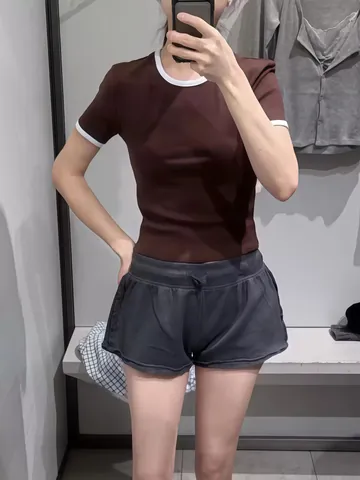 Camiseta Ringer para Mujer Estilo Coreano Color de Contraste Ajustada Cuello Redondo Manga Corta Poliéster Top Casual