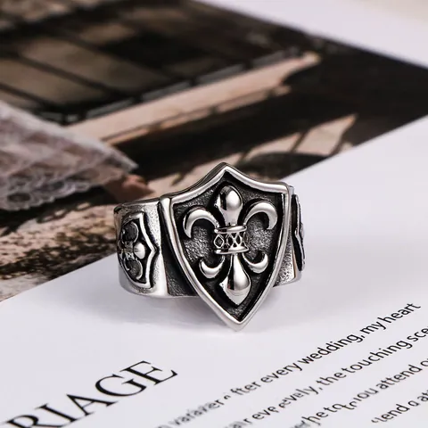 Bague Bouclier Fleur-De-Lis en Acier Inoxydable Vintage pour Hommes Bague Chevalière Croix Chevalier Gothique Bijoux Punk Biker Argent Antique