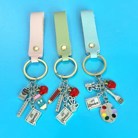 Creatieve Legering Emaille Leraar Sleutelhanger Rode Appel Potlood Liniaal Schoolbord Palet Hanger Sleutelring Afstudeergeschenken