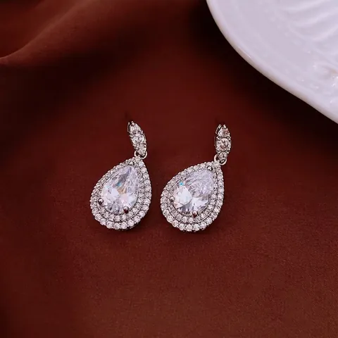 Conjunto de Joyería Estilo Palacio Vintage con Circonia de Gota para Mujer Collar de Circones con Corte Marquesa y Pendientes de Botón con Poste de Plata para Banquete de Boda