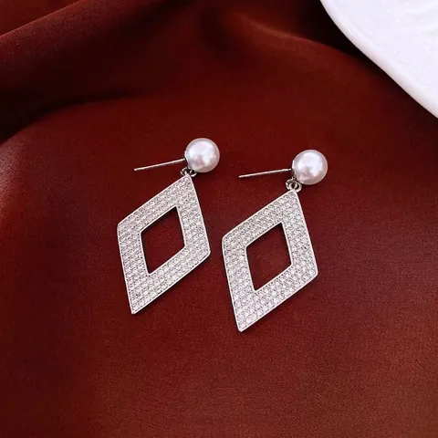 Pendientes de Botón de Cobre Perla Artificial Forma de Diamante Hueca Con Poste de Plata Diamante de Imitación Incrustado Joyería Mujer
