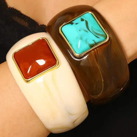 French Vintage Resin Bangle For Women Tortoiseshell Pattern Gold Studs Square Stone Inlay Wide Bracelet Retro Fashion Jewelry Accessory