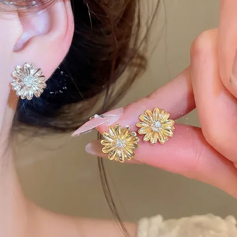 Pendientes de Botón de Flor de Cobre Chapados en Oro de Dieciocho Quilates para Mujer Pendientes de Circonia Vintage con Poste de Plata