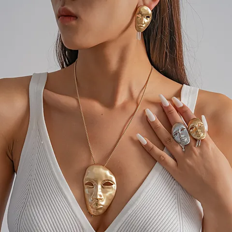 European Artistic Portrait Mask Pendant Necklace Alloy Metal Style Gold Silver Tassel Chain Jewelry For Women Party