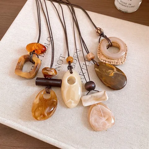 Collier Pendentif en Résine Vintage Bohème Géométrique Texture Marbrée Ambre Chaîne Clavicule Bijoux Cordon en Cuir pour Femmes Vacances Quotidien
