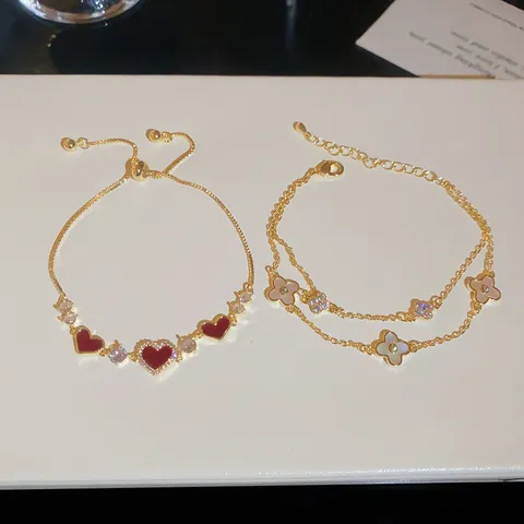 Pulsera Lujosa de Concha Chapada en Oro de 14K con Flor y Corazón para Mujer Cadena de Mano con Strass y Trébol Joyería Elegante