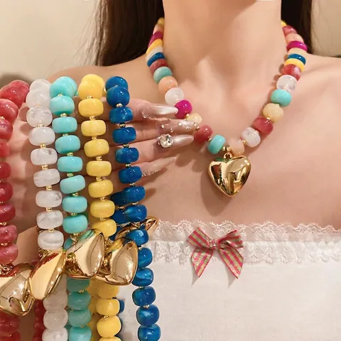 Collier Pendentif Cœur en Perles d'Acrylique Style Dopamine pour Femmes Ras du Cou en Résine Colorée Fait à la Main