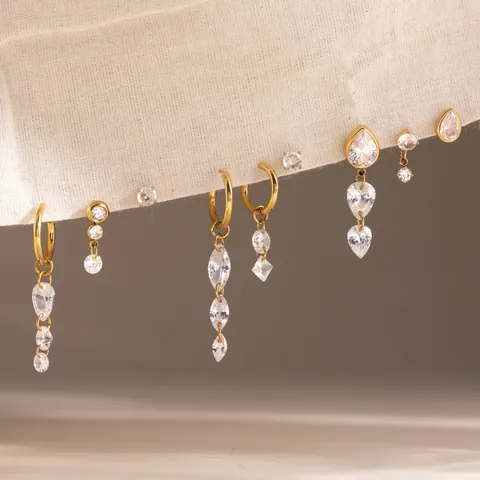 Boucles d'Oreilles Clous Gland en Acier Inoxydable Plaqué Or 18K et Strass pour Femmes Bijoux de Mode Minimaliste Accessoire Cadeau
