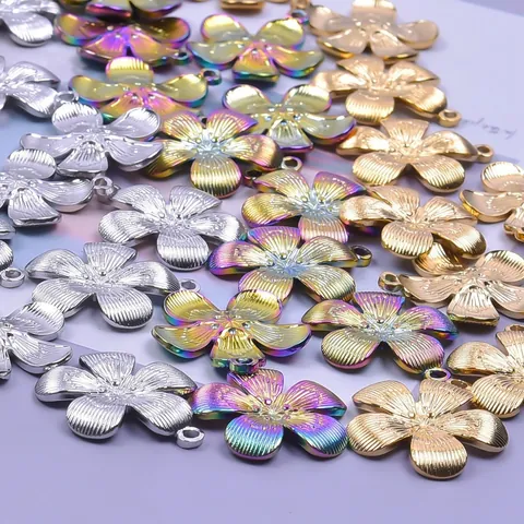 Getextureerde Bloem Hanger Ketting Geplateerd Roestvrij Staal Vijf Bloemblaadjes Sieraden Dames Regenboog Goud Zilver