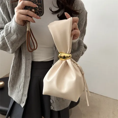 Vintage PU Leer Geplooid Emmer Tas Voor Vrouwen Met Gouden Metalen Ring Eenvoudige Trendy Grote Capaciteit Handtas Dagelijks Schoudertas