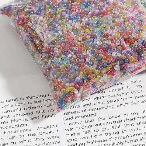 Perles de Rocaille en Verre Colorées pour Création de Bijoux DIY Perles Rondes en Vrac Irisées pour Création de Bracelets Colliers Accessoires Artisanaux