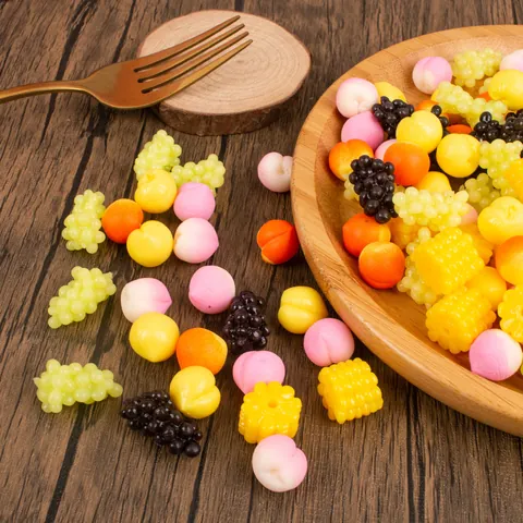 Mini TPR Simulation de Fruits Jouets Squishy Souple Élastique Pêche Raisin Maïs Modèles pour Enfants Bricolage Alimentaire Décor de Stress