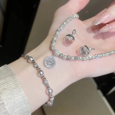 Set di Gioielli da Donna Francese Elegante Ciondolo in Zirconia Perle Artificiali Collana Braccialetto Orecchini Lusso Accessori