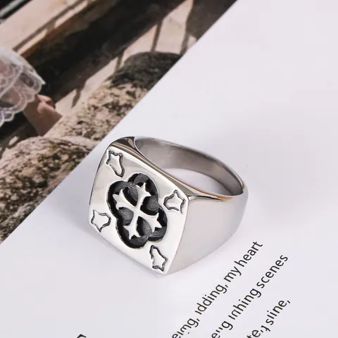 Bague Chevalière Carrée pour Hommes en Acier Inoxydable Vintage Motif Croix Gravé Style Punk Gothique Bijoux de Mode